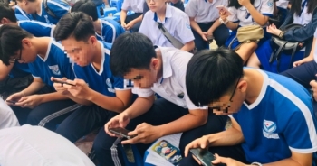 Smartphone  làm "tê liệt" học trò