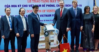 Theo đề nghị của Tống thống Trump, Mỹ tặng Việt Nam 100 máy thở để ứng phó Covid-19