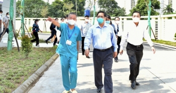 Thủ tướng Phạm Minh Chính thị sát bệnh viện dã chiến điều trị Covid-19 tại Hà Nội