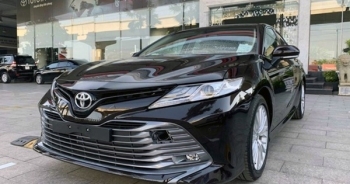 Toyota Camry, Kia Sedona giảm giá sâu, "dọn kho" chờ phiên bản mới
