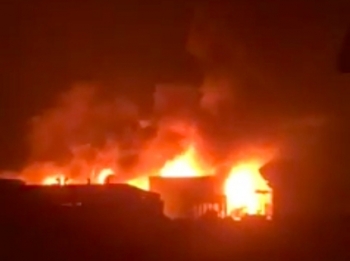 Video: Nổ lớn kinh hoàng tại xưởng chứa cồn, khói lửa bao trùm cả vùng trời