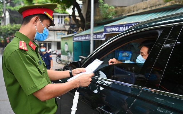 6 nhóm đối tượng nào được cấp giấy đi đường tại Hà Nội?
