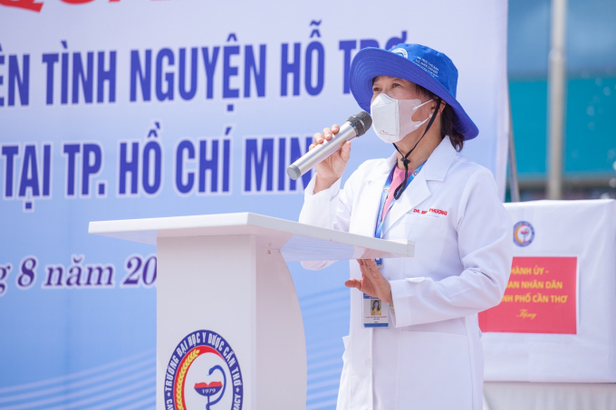 TS Nguyễn Minh Phương, Bí thư Đảng uỷ, Chủ tịch Hội đồng Trường Đại học Y Dược Cần Thơ phát biểu trong buổi Lễ ra quân.