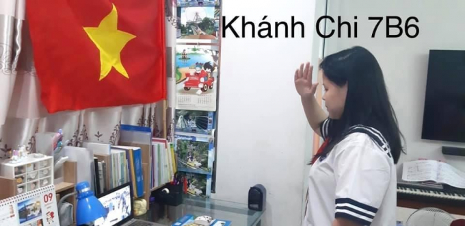 Học sinh khối lớp 7 trường THCS Chu Văn An khai giảng trực tuyến.