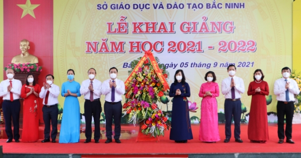 Lãnh đạo tỉnh Bắc Ninh dự lễ khai giảng tại trường THPT chuyên Bắc Ninh