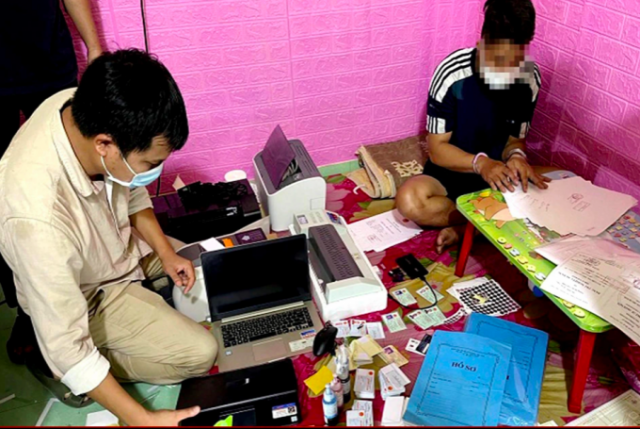 Phát hiện đường dây mua bán giấy tờ giả quy mô lớn, qua Zalo, Facebook ở Quảng Nam