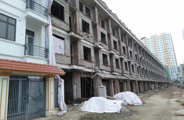 Hà Nội: Vùng 2, vùng 3 cho phép tiếp tục thi công xây dựng