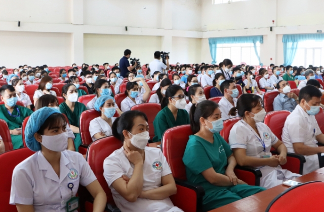 202 “chiến sỹ” ngành y của Bắc Ninh lên đường hỗ trợ TP Hà Nội chống Covid-19