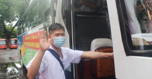 500 “chiến sĩ áo trắng” Phú Thọ lên đường hỗ trợ Hà Nội chống dịch COVID-19