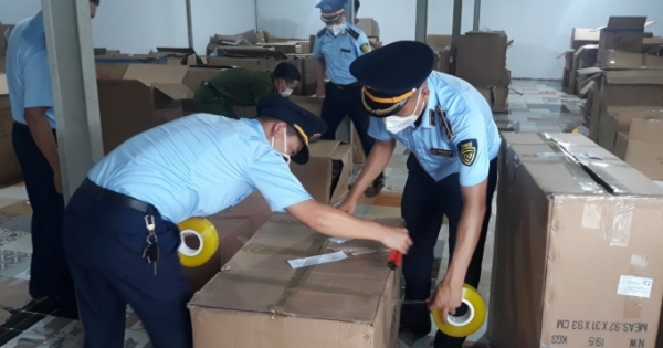 [Video] Triệt phá kho đồ chơi khủng “Made in China” tại Nam Định