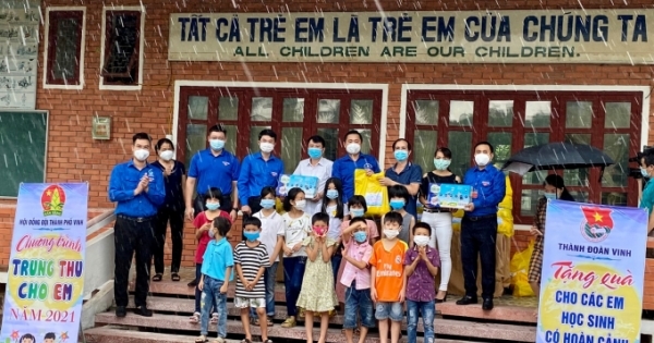 Trung thu sớm cho trẻ em có hoàn cảnh khó khăn, cơ nhỡ tại Nghệ An