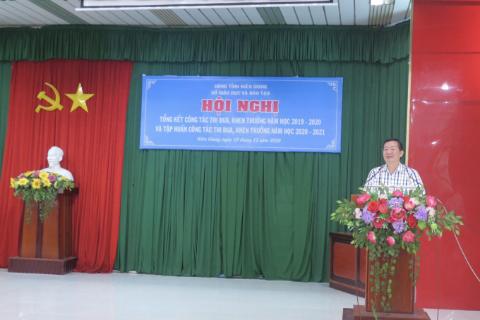 ông Trần Quang Bảo – Giám đốc Sở GDĐT tỉnh Kiên Giang phát biểu tại Hội nghị trực tuyến nắm bắt tình hình, chỉ đạo dạy học qua môi trường internet và công tác chuẩn bị cho học sinh đến trường năm học 2021- 2022.