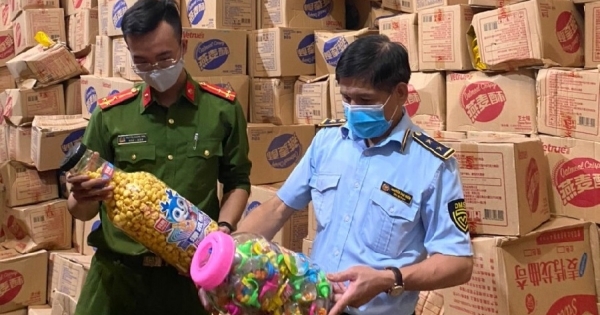 Hà Nội: Phát hiện gần 10 tấn bánh kẹo "lậu" những ngày cận Tết Trung thu