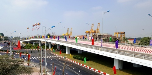 : Cầu vượt và nút giao thông khác mức Nguyễn Bỉnh Khiêm .