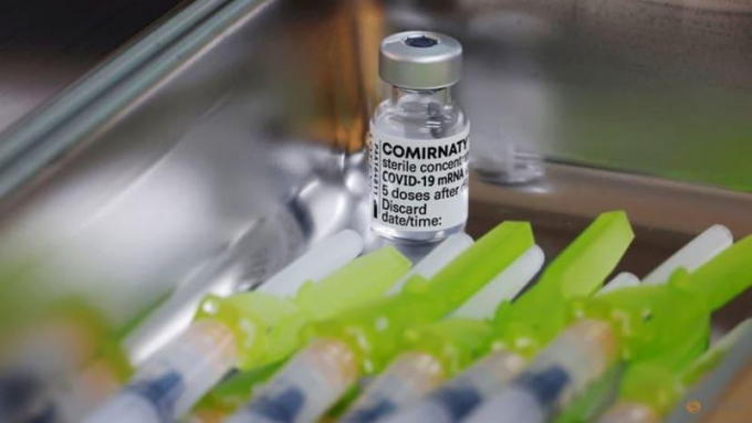 Một lọ vaccine của Pfizer-BioNTech tại trung tâm tiêm chủng COVID-19 ở Seoul, Hàn Quốc. Ảnh: Reuters (chụp ngày 10/3/2021)