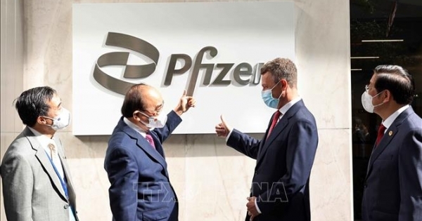 Chủ tịch nước đến thăm và làm việc tại Công ty Pfizer