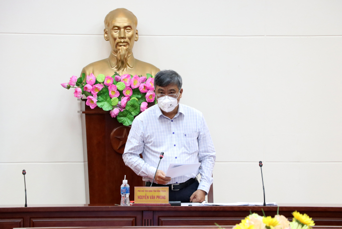 Phó Chủ tịch UBND tỉnh Bình Thuận – Nguyễn Văn Phong phát biểu tại cuộc họp.