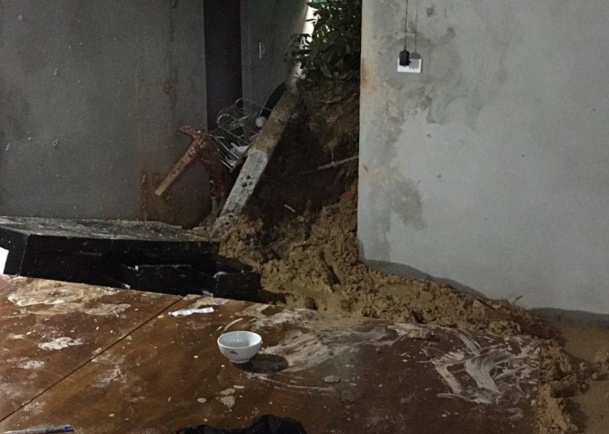 Vụ sạt lở đất xảy ra lúc 3 giờ 30 ngày 25/9, tại nhà anh Nguyễn Đình Đức.