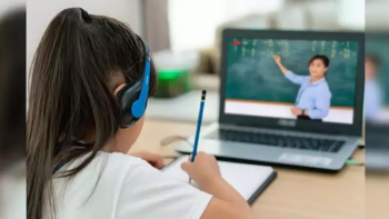 Trẻ học online tại nhà: Tránh áp lực, tạo niềm vui