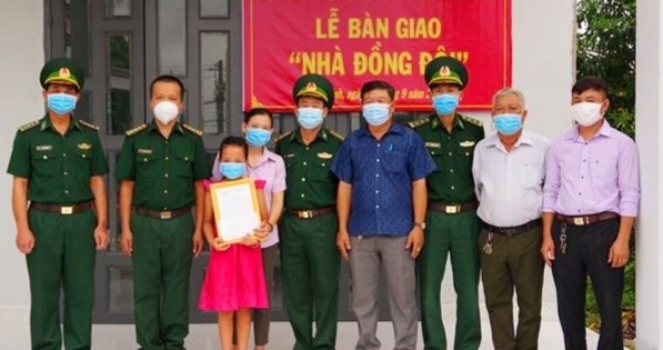 Bộ Chỉ huy BĐBP Tây Ninh bàn giao "nhà đồng đội" cho quân nhân khó khăn