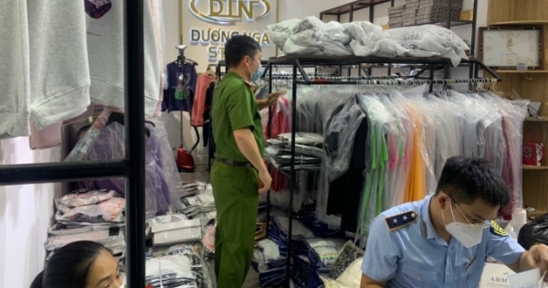 Phát hiện hàng trăm bộ quần áo “hàng hiệu” nghi giả mạo tại Bắc Ninh
