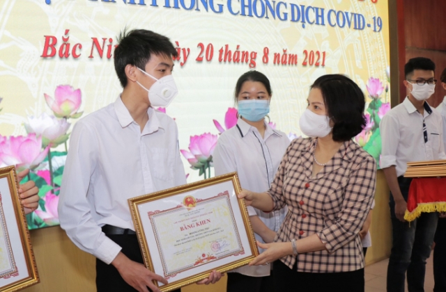 Bắc Ninh: Khen thưởng 6 thủ khoa tại Kỳ thi tốt nghiệp THPT 2021