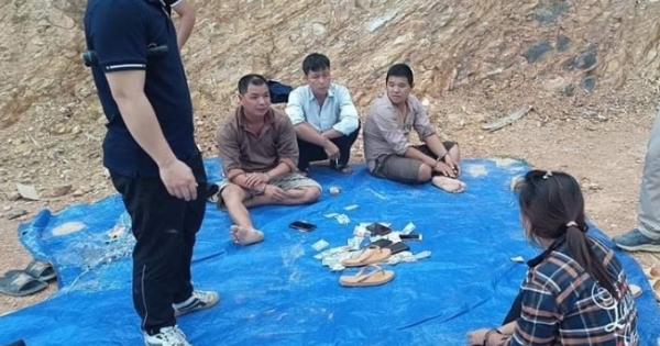 Lạng Sơn: Đập tan "ổ nhóm" nam nữ rủ nhau ra bãi đất trống để đánh bạc