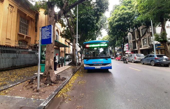 Xe buýt Hà Nội vẫn tiếp tục tạm dừng hoạt động. (Ảnh: Việt Hùng/Vietnam+)
