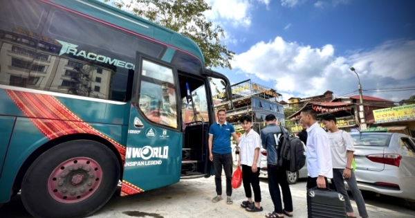 Hiệp hội Du lịch tỉnh Lào Cai phối hợp cùng hãng xe InterBusLines tặng vé xe miễn phí cho tân sinh viên đi nhập học