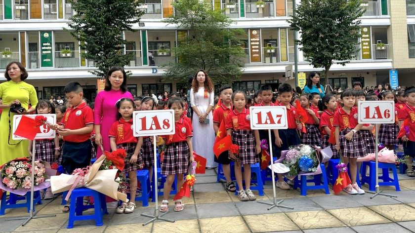 Học sinh khối lớp 1 Trường Tiểu học Kim Đồng (quận Ba Đình) trong ngày lễ khai giảng năm học mới.