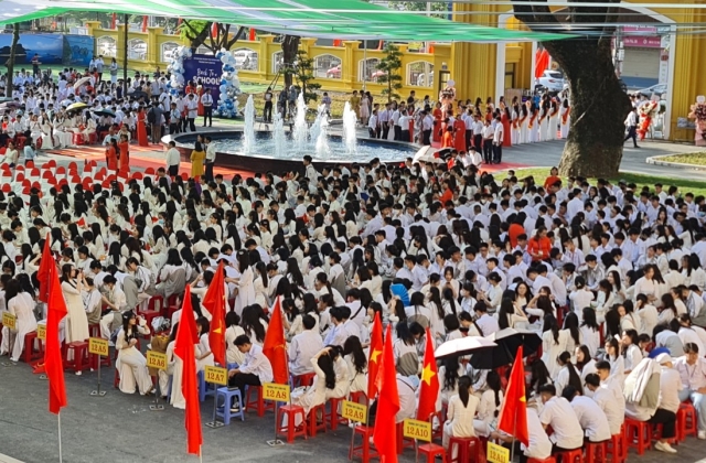 Trên 360.000 học sinh Quảng Ninh nô nức đến trường khai giảng năm học mới
