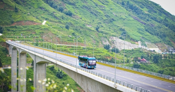 Kết nối đường ô tô mới từ Sa Pa với cao tốc Nội Bài - Lào Cai
