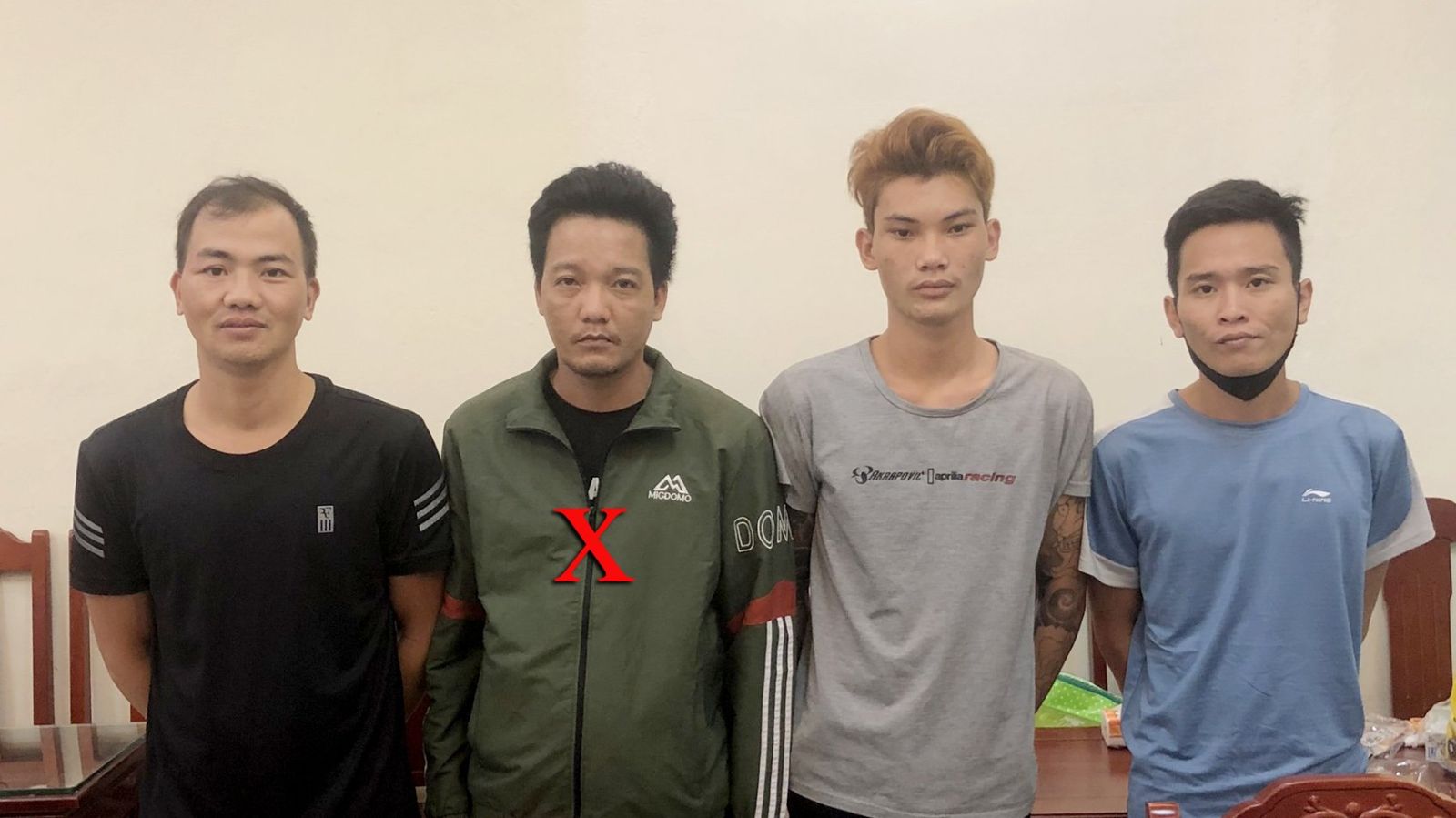 Thiều Quang Quyến (X) và các đối tượng mua bán ma túybị lực lượng Công an bắt giữ 