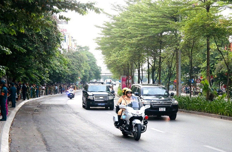 Lực lượng Cảnh sát giao thông dẫn đoàn di chuyển trên các tuyến phố về Phủ Chủ tịch. Ảnh Công an Hà Nội