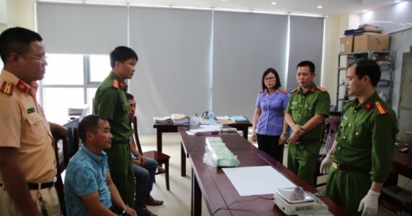 Nghệ An: Bắt giữ 2 đối tượng vận chuyển 5 kg ma túy đá