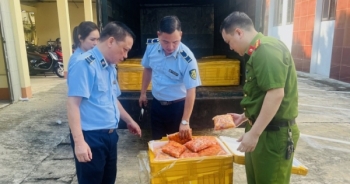 Lào Cai: Liên tiếp ngăn chặn xử lý 03 lô hàng gần 4000kg thực phẩm  bẩn vào địa bàn tỉnh