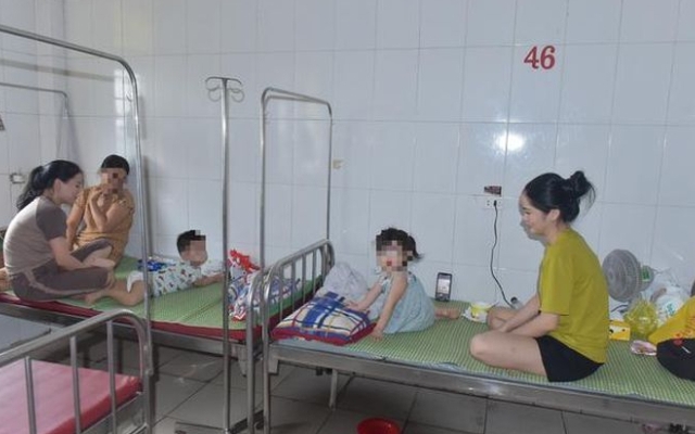 Hà Tĩnh: Nhiều trẻ mầm non nhập viện nghi do ngộ độc thực phẩm