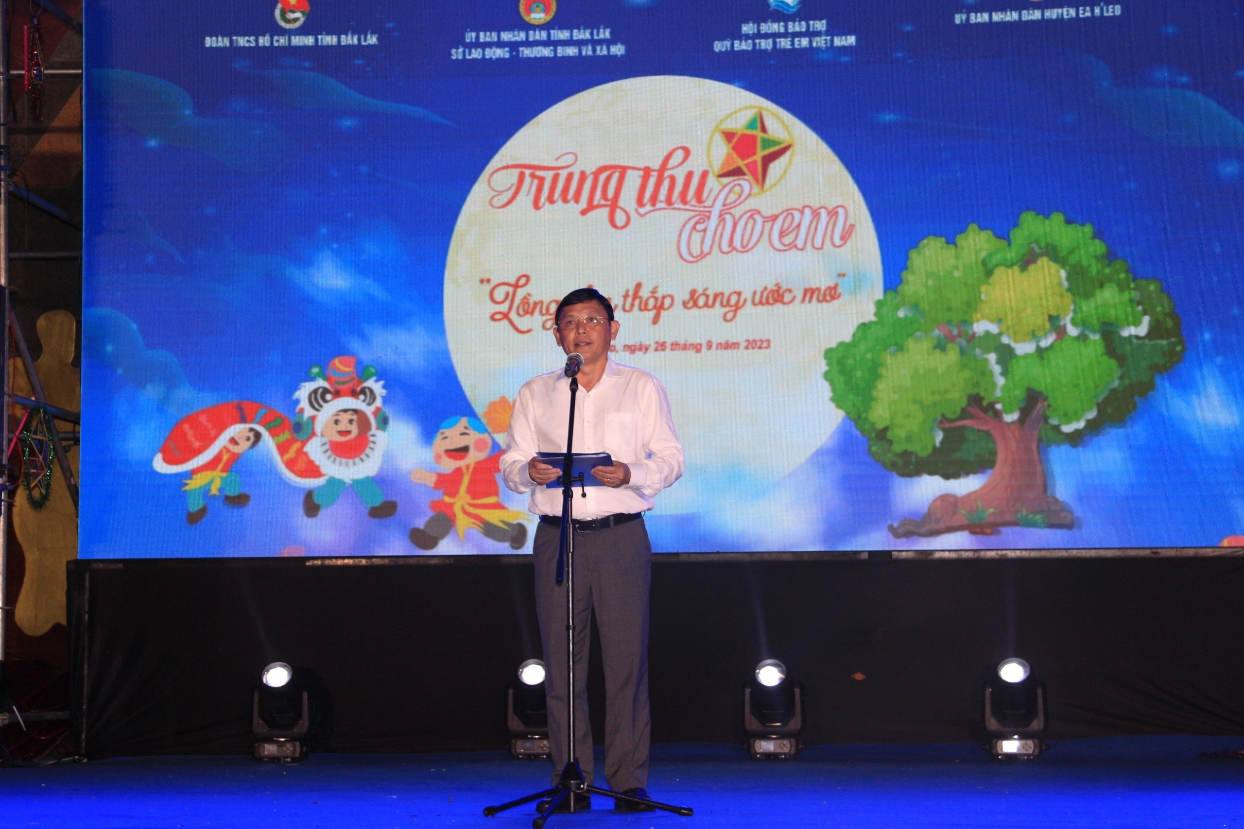 Phó Chủ tịch thường trực UBND tỉnh Đắk Lắk đã đọc thư của Chủ tịch nước Võ Văn Thưởng.