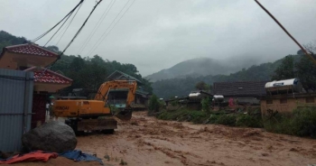 Video mưa lũ lớn tại huyện Kỳ Sơn