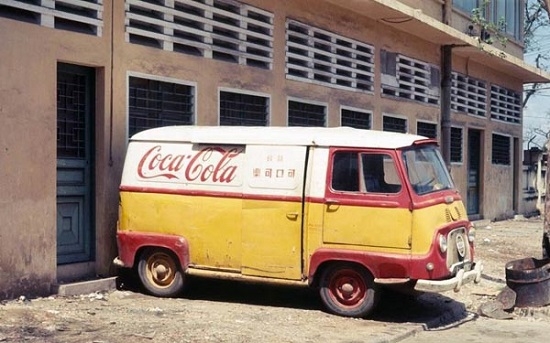 Nh&atilde;n hiệu coca cola đ&atilde; xuất hiện tại S&agrave;i G&ograve;n từ thời đ&oacute;.