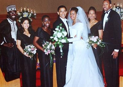 Trải qua 24 năm sống c&ugrave;ng nhau, Tổng thống Obama chưa hề ngần ngại khi trao cho vợ những cử chỉ ngọt ng&agrave;o. Đệ nhất phu nh&acirc;n cho biết, &ocirc;ng Barack l&agrave; một &ldquo;người đặc biệt&rdquo;, theo một c&aacute;ch ho&agrave;n hảo.