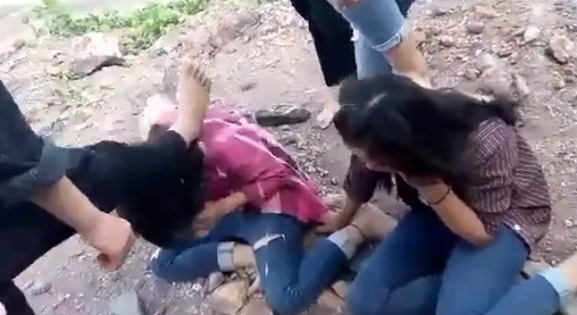 Sở GD&ĐT Nghệ An chỉ đạo làm rõ clip nữ sinh bị đánh đập thậm tệ