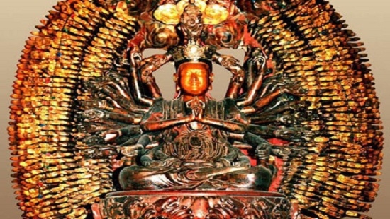 Bức tượng Phật ngh&igrave;n mắt ngh&igrave;n tay cao v&agrave; nặng m&agrave; kẻ gian vẫn lấy cắp một c&aacute;ch dễ d&agrave;ng.