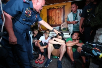 Philippines: Dân nghiện ma túy lũ lượt ra đầu thú vì sợ chết