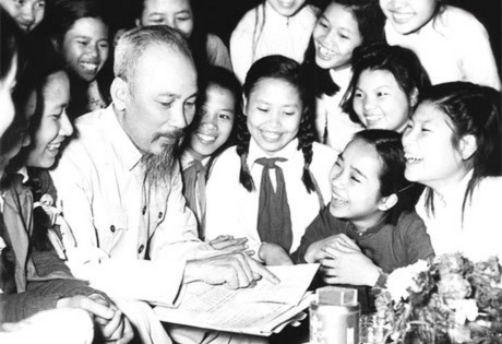 Chủ tịch Hồ Chí Minh và một tình yêu bao la với Hà Nội
