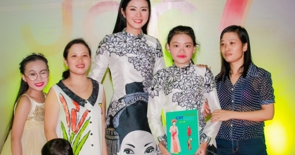 Hoa hậu Ngọc Hân khiến cô sinh viên nghèo bật khóc