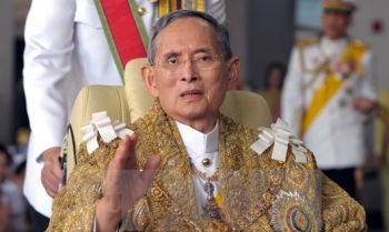 Thái Lan để tang Vua Bhumibol 1 năm