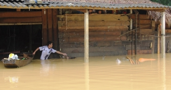 Chùm ảnh mưa lũ tiếp tục dâng cao, Hà Tĩnh đã có 3 người chết và mất tích