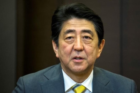 Thủ tướng Nhật Bản Shinzo Abe nhận mức lương hơn 270.000 USD một năm. Con số n&agrave;y cao hơn 8 lần so với thu nhập h&agrave;ng năm của một d&acirc;n thường Nhật Bản. Ảnh:Reuters