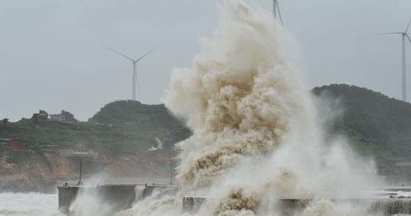 Tin mới về cơn bão Sarika trên Biển Đông